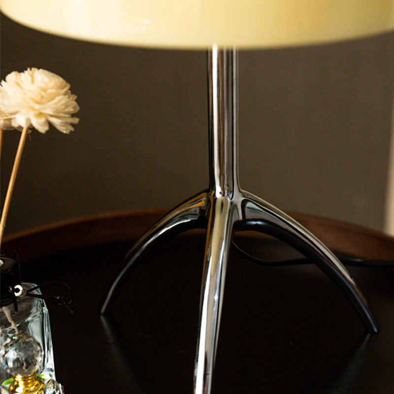 SkandiShop Tripod Desk Lamp